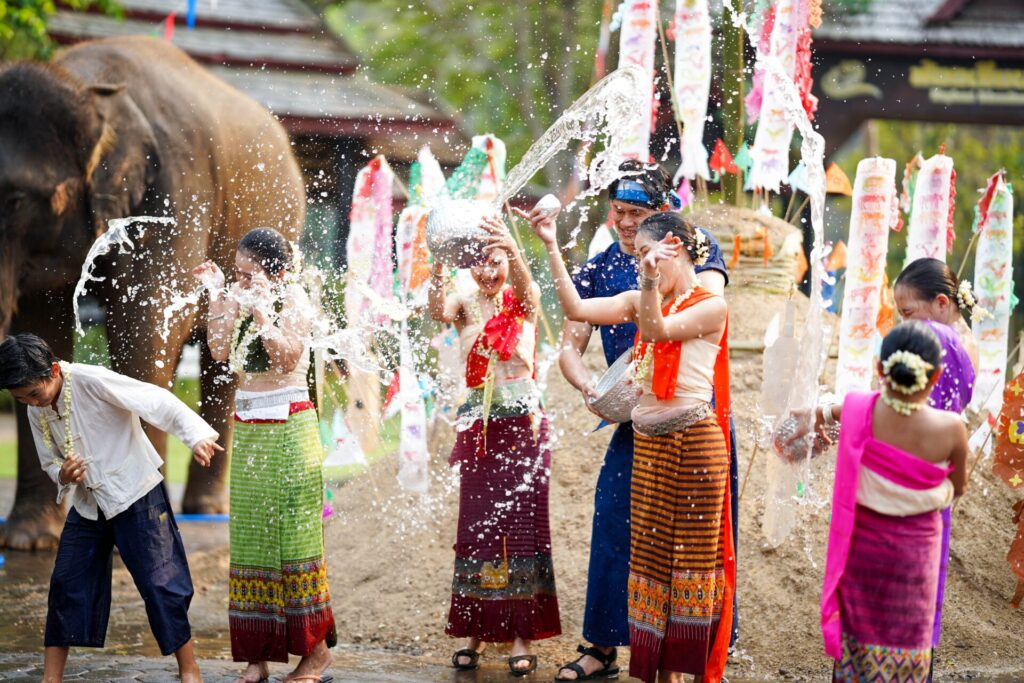 Group,Of,Thai,Women,And,Children,Ware,Thai,Traditional,Dress