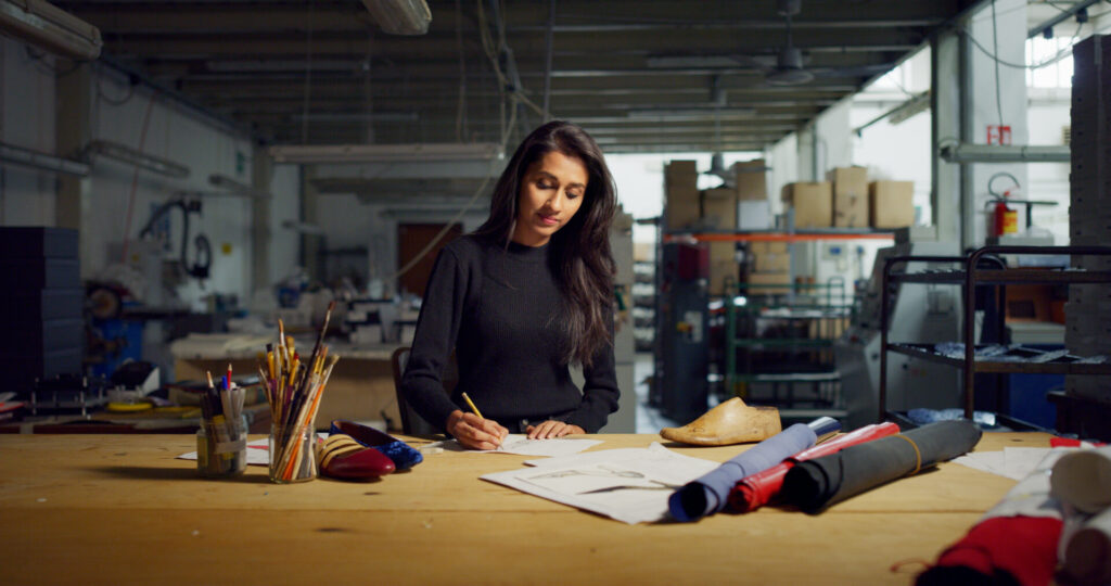 Portrait,Of,Professional,Fashion,Designer,Drawing,A,New,Shoe,Model