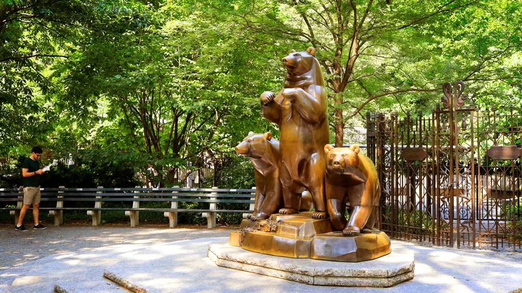 bears sculpture central park